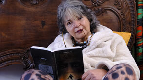 «Era uma mulher muito divertida, mas amargurada»: jornalista Raquel Lito recorda última entrevista com Clara Pinto Correia