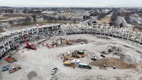 Antigo estádio dos Washington Commanders está a ser demolido  