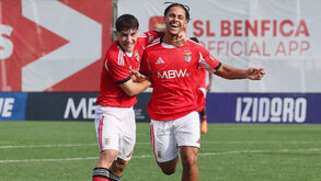 Gonçalo Moreira e Duarte Soares festejam golo