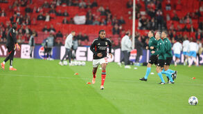 Aquecimento do Benfica antes do jogo contra o Nápoles