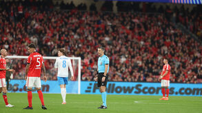 Árbitro Slavko Vincic durante o jogo Benfica-Nápoles