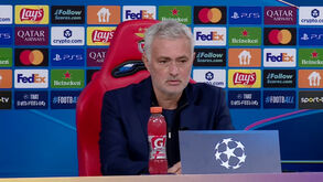 Elogios para dentro e 'bocas' para fora: conferência completa de Mourinho