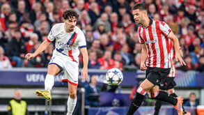 Unai Simón frustra campeão europeu em duelo entre Ath. Bilbao e Paris SG