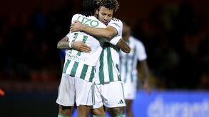 Jogadores do Rio Ave celebram momento no jogo