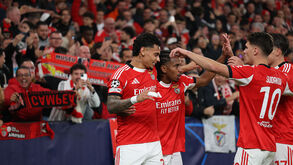 Benfica vence Nápoles na Liga dos Campeões e adeptos celebram