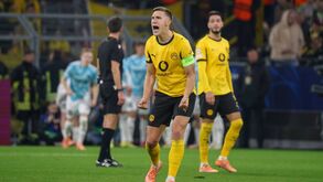 Schlotterbeck reage enquanto os jogadores do Bodo/Glimt festejam