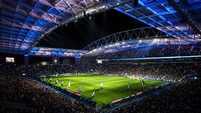 Vista geral do Estádio do Dragão com o novo sistema de iluminação