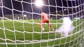 Rebentamento de petardo e garrafa de água que atingiu assistente valem multa de 10.200 euros ao FC Porto