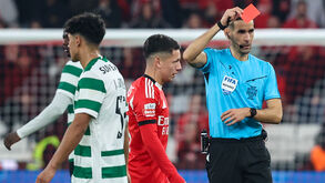 Prestianni suspenso após expulsão no dérbi com o Sporting