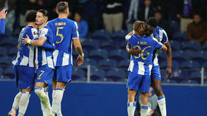 Jogadores do FC Porto celebram a vitória sobre o Malmö com dois golos de Samu