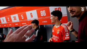 Os bastidores do Benfica-Nápoles com os discursos de Tiago Freitas e José Neto no balneário