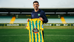 Rodrigo Conceição com a nova camisola