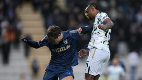 Maracás joga contra o Benfica