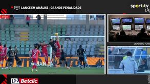 Casa Pia-Gil Vicente: árbitro assinala penálti caricato e é 'salvo' pelo VAR