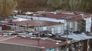Repórter Sábado: Puxadas ilegais de luz feitas por moradores do bairro clandestino da Penajóia geram revolta e insegurança 