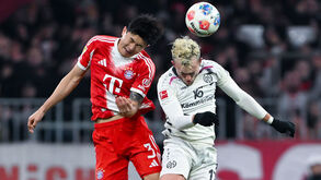 Min-jae Kim (Bayern Munique) e Benedict Hollerbach (Mainz)