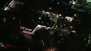 Imagens aéreas mostram aparato junto à casa de Rob Reiner: realizador e a mulher encontrados mortos