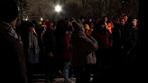 Vítimas do tiroteio na Universidade de Brown homenageadas em vigília
