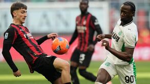 Alexis Saelemaekers renova contrato com o AC Milan 