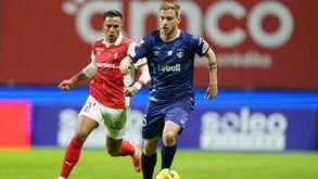 Rodrigo Zalazar (Sp. Braga) e Serginho (Santa Clara)