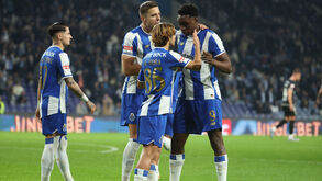 Samu marca frente o Estrela da Amadora de penálti