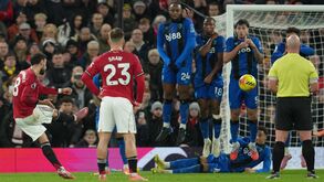 Bruno Fernandes marca grande golo de livre direto