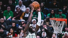 A fazer lembrar Michael Jordan: o espetacular afundanço de Neemias... com a língua de fora