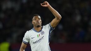 Denzel Dumfries com paragem prolongada