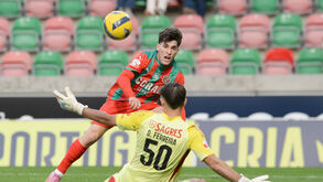 Marítimo empata com o Benfica B a uma bola, nos Barreiros