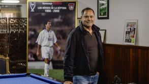 Secretário, de 55 anos, foi fotografado na sua casa, em São João da Madeira. O antigo defesa fez 552 jogos na carreira, a maioria no FC Porto (309)