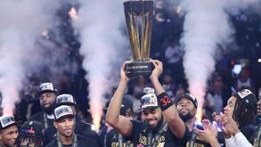 New York Knicks celebram NBA Cup