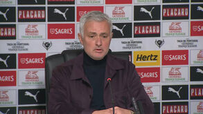 Mourinho gostou do que viu do Benfica e assume: «Nunca pensei que o Manu pudesse fazer os 90 minutos»