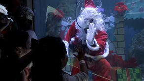 Pai Natal mergulha em aquário gigante no México