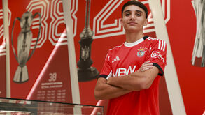 Benfica segura central promissor de 16 anos