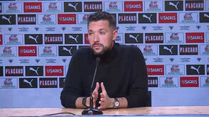 Farioli irónico em alusão ao jogo do Sporting: «Acho que a última vez em que o jogo ficou tanto tempo parado foi em 1958»