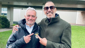 José Mourinho recebeu visita de Mozer 25 anos depois: «Período cheio de memórias»