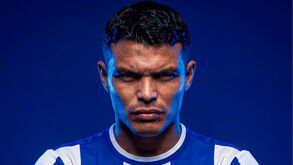 Thiago Silva reforça a defesa até ao final da época