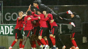 Jogadores do Penafiel celebram golo frente ao Torreense