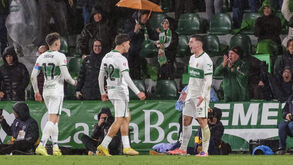 Martim Neto celebra golo na vitória do Elche