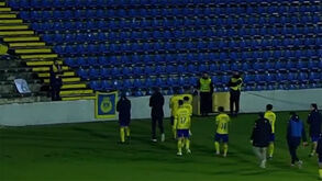 Momento incrível: plantel do Arouca agradece ao único adepto que foi ao Estádio de São Miguel apoiar a equipa