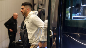 Chegada ao início da noite e sem aparato: as imagens da comitiva do Sporting já em estágio rumo a Guimarães
