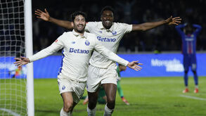 Farioli abraçou Samu depois do golo de Alan Varela