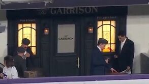 Netflix alugou um camarote num jogo da NFL para promover... o filme da famosa série Peaky Blinders