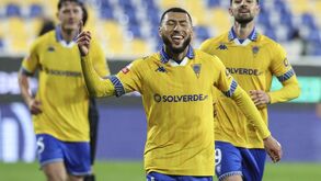 Jogadores do Estoril festejam durante o encontro da Liga Betclic contra o Alverca