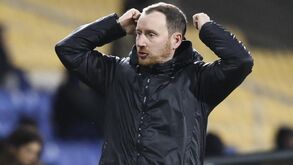Ian Cathro e o Estoril golearam o Alverca por 4-1