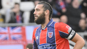 Andy Carroll acusado de violar ordem de restrição: ex-futebolista vai presente a tribunal