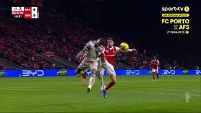 O golo anulado a Ricardo Horta por falta sobre Otamendi