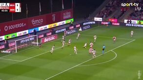 Pau Victor aproveitou este erro de Ríos e completou a reviravolta do Sp. Braga frente ao Benfica