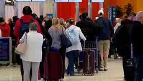 Tempestades de inverno provocam causam caos nos aeroportos norte-americanos 