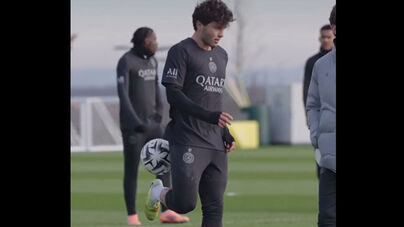 João Neves nem no treino 'disfarça' as habilidades